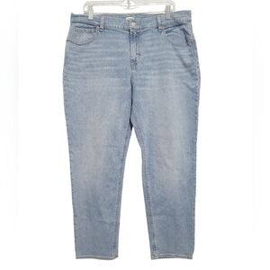 Old Navy Boyfriend Jeans Women’s Size 14 Mid-Rise Light Wash Stretch Denim